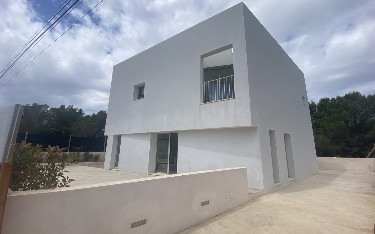 ESTUPENDA CASA DE NUEVA CONSTRUCCIÓN